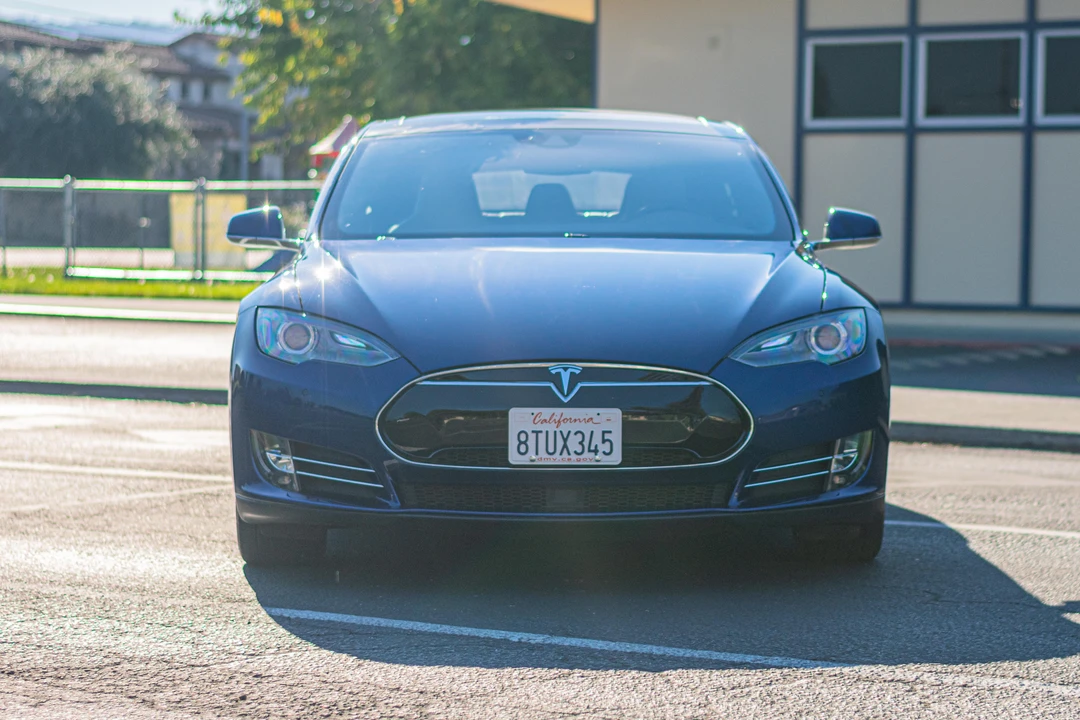 2015 Tesla Model S - Image 8 of 31