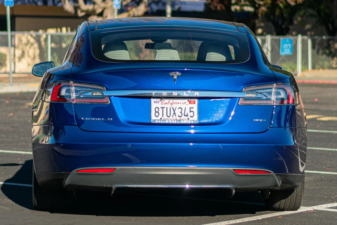 2015 Tesla Model S - Image 5 of 31