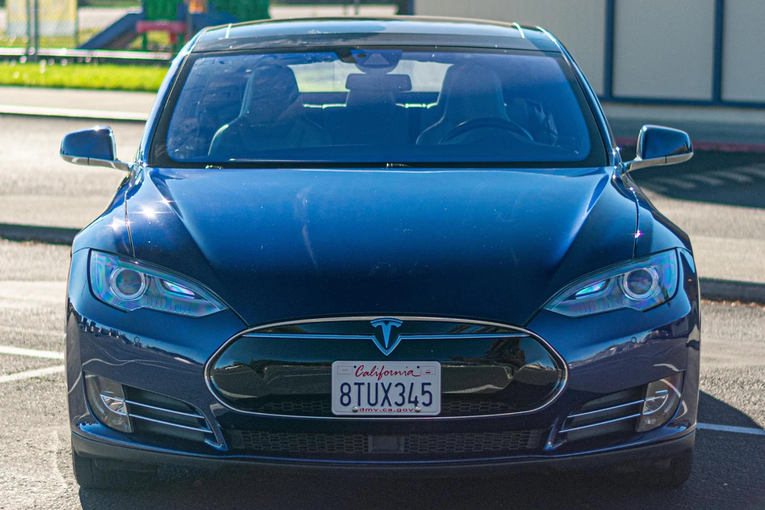 2015 Tesla Model S - Image 2 of 31