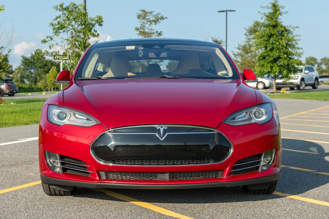 2015 Tesla Model S - Image 2 of 31
