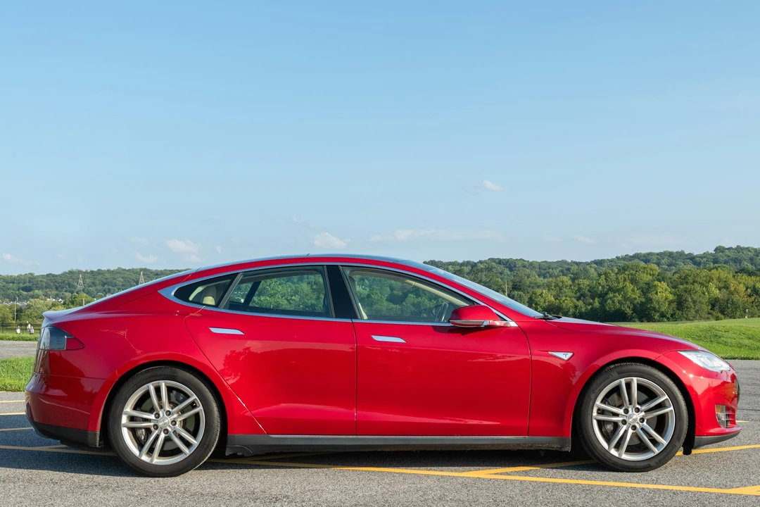 2015 Tesla Model S - Image 6 of 31