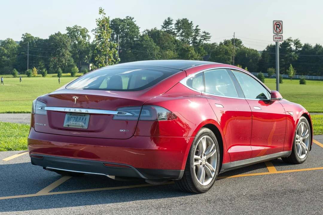 2015 Tesla Model S - Image 4 of 31
