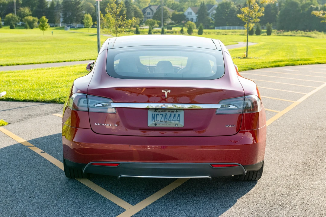 2015 Tesla Model S - Image 5 of 31
