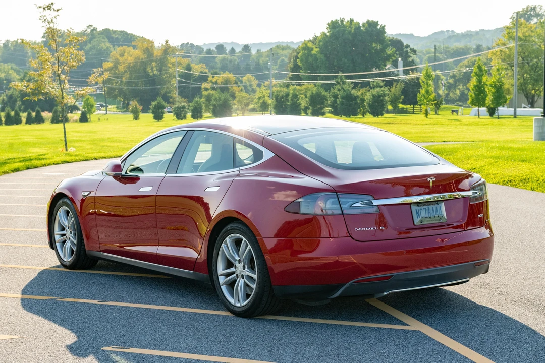 2015 Tesla Model S - Image 7 of 31