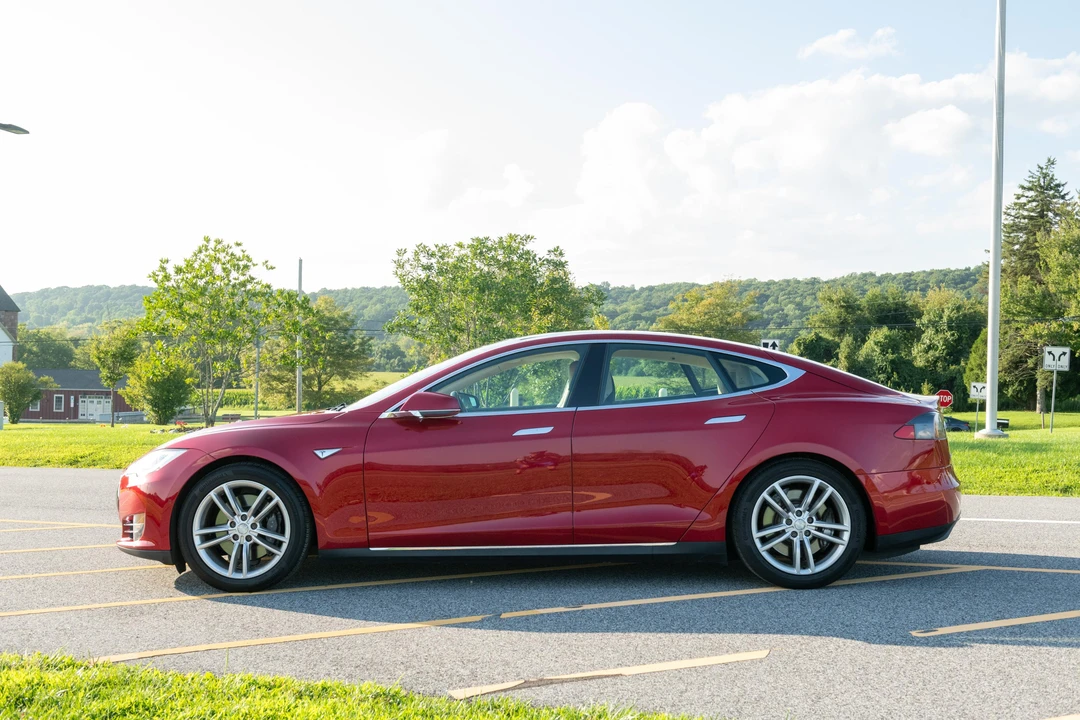 2015 Tesla Model S - Image 3 of 31