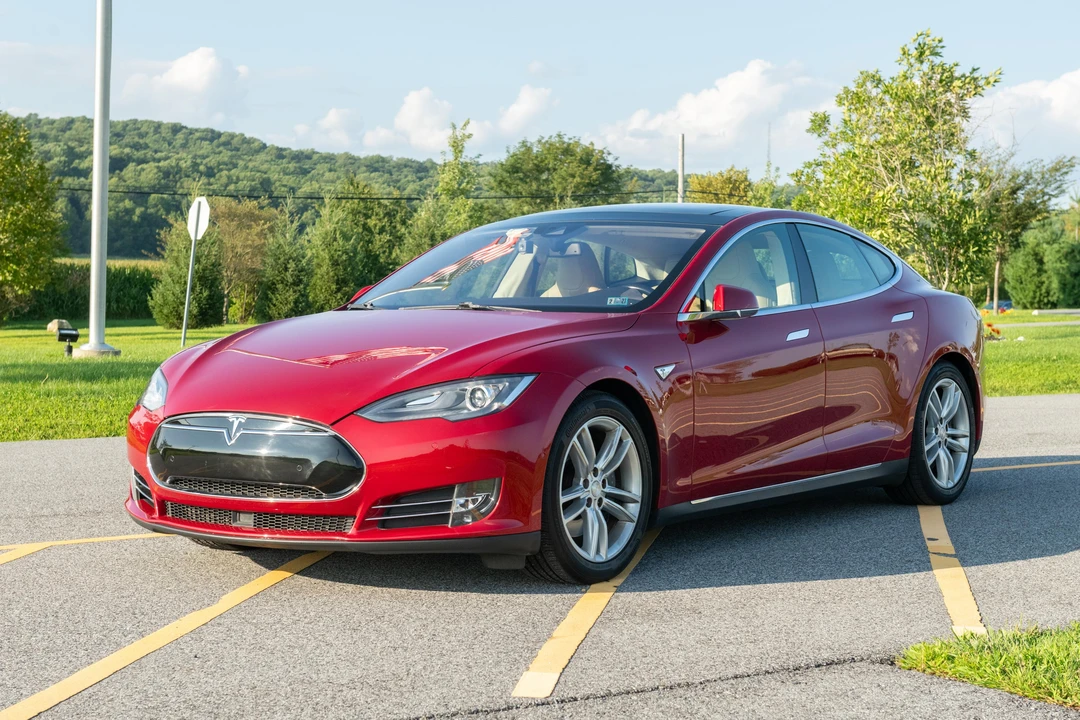 2015 Tesla Model S - Image 8 of 31