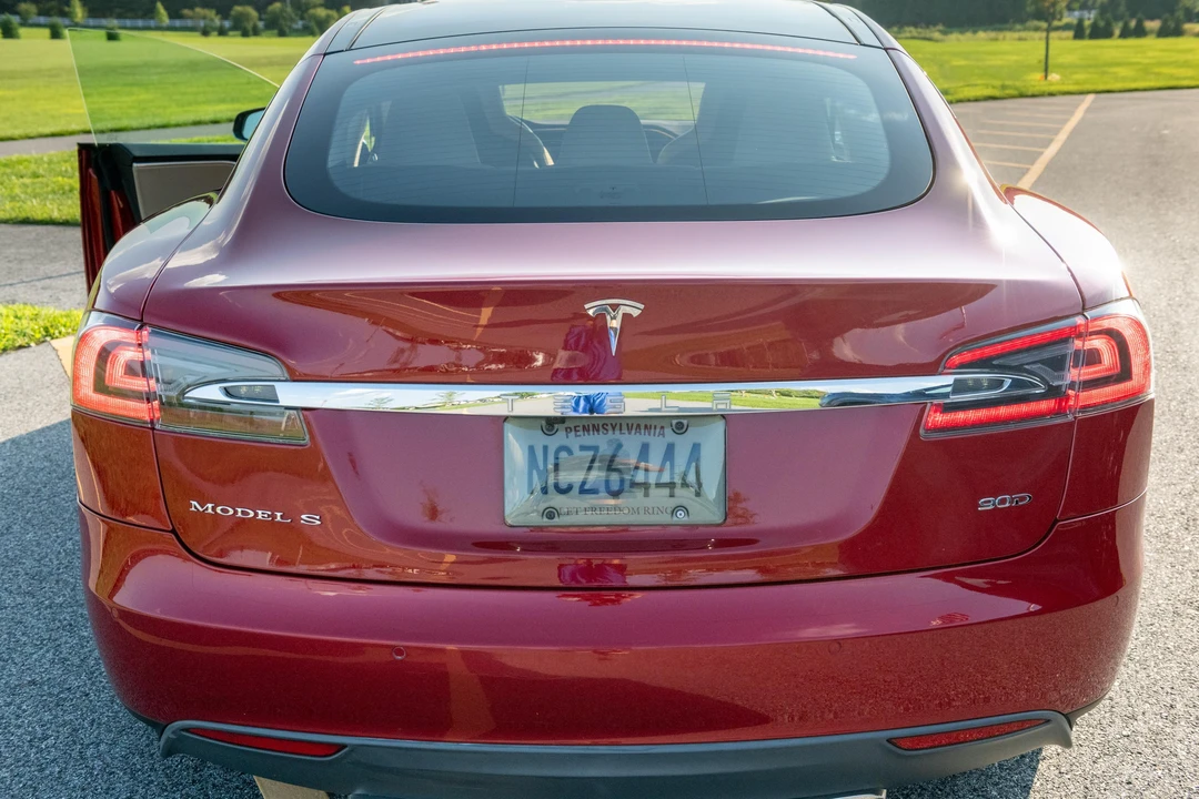 2015 Tesla Model S - Image 12 of 31