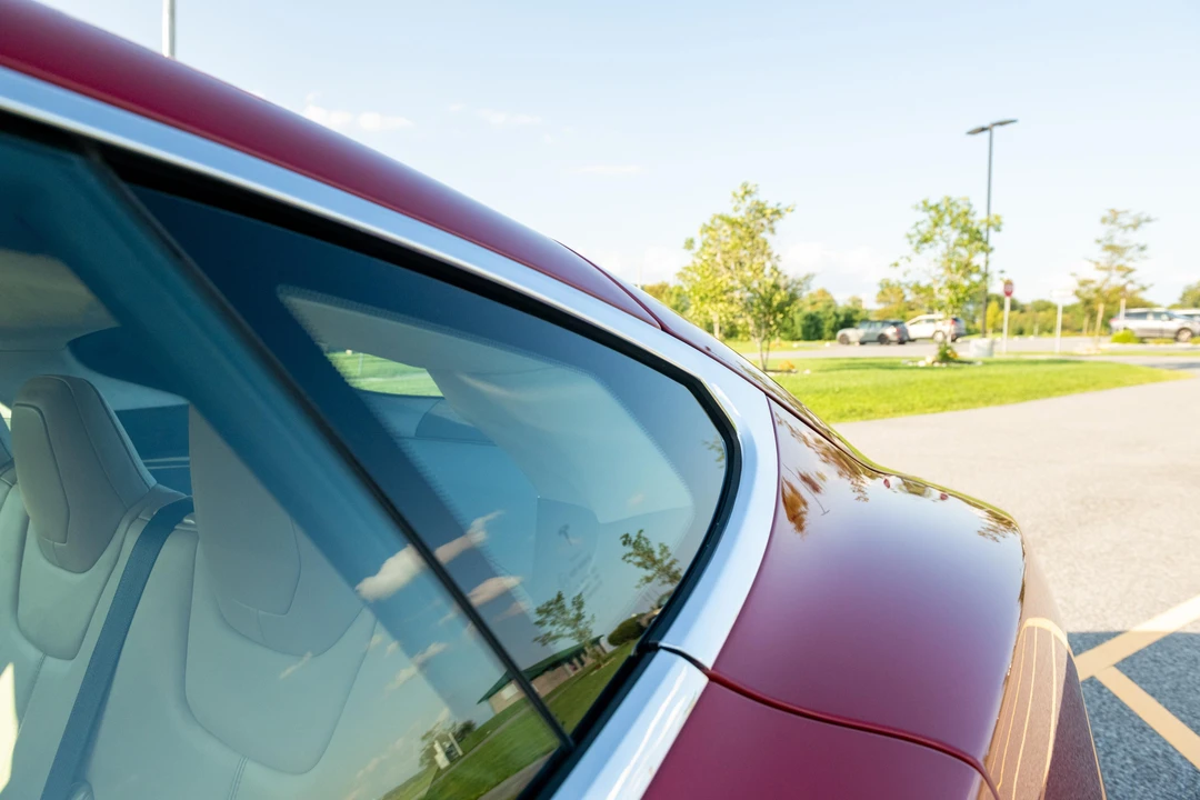 2015 Tesla Model S - Image 19 of 31