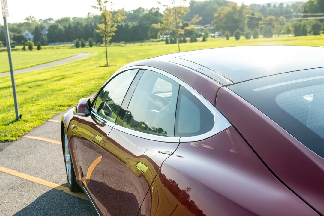 2015 Tesla Model S - Image 20 of 31
