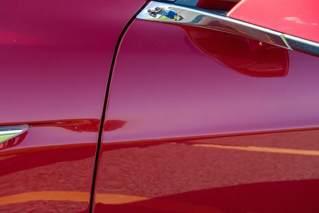 2015 Tesla Model S - Image 25 of 31