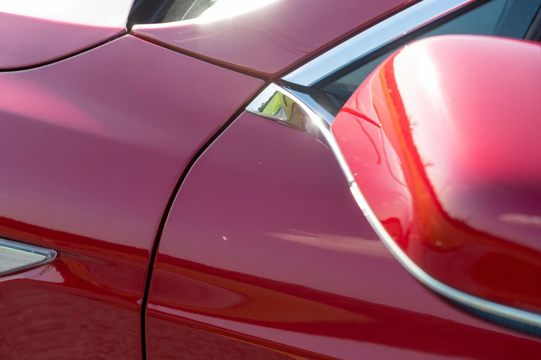 2015 Tesla Model S - Image 27 of 31