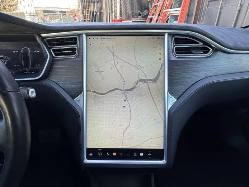 2015 Tesla Model S - Image 11 of 12