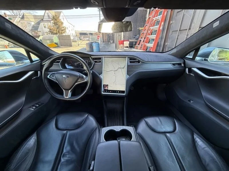 2015 Tesla Model S - Image 9 of 12