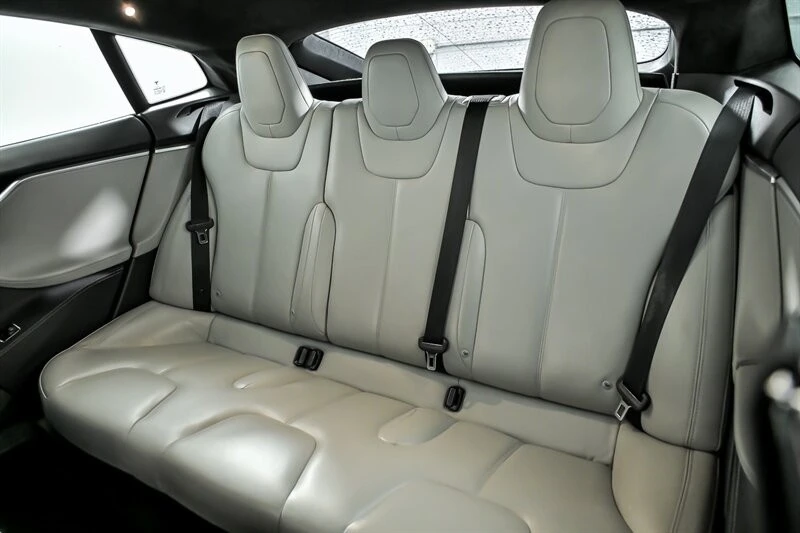 2015 Tesla Model S - Image 19 of 21