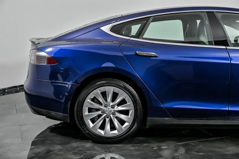 2015 Tesla Model S - Image 11 of 21