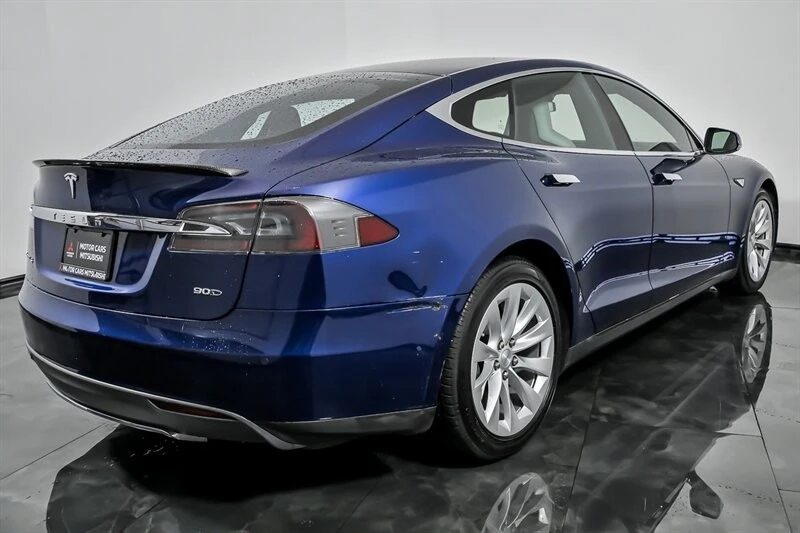 2015 Tesla Model S - Image 10 of 21