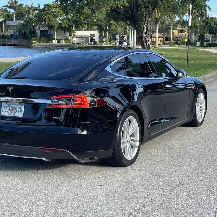 2015 Tesla Model S - Image 11 of 12