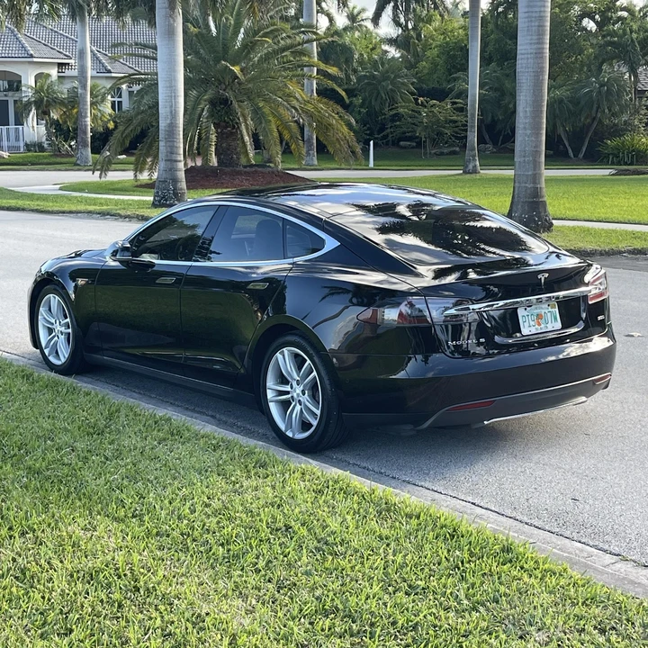 2015 Tesla Model S - Image 8 of 12
