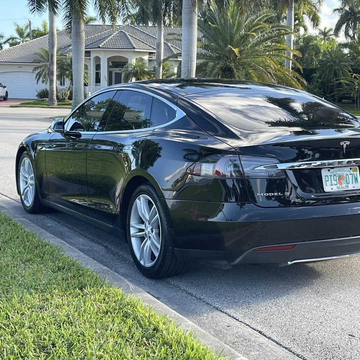 2015 Tesla Model S - Image 9 of 12