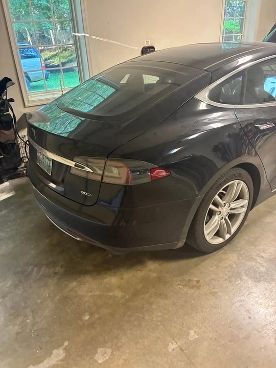2015 Tesla Model S - Image 2 of 10