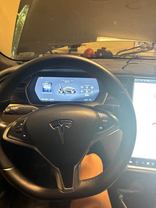 2015 Tesla Model S - Image 10 of 10