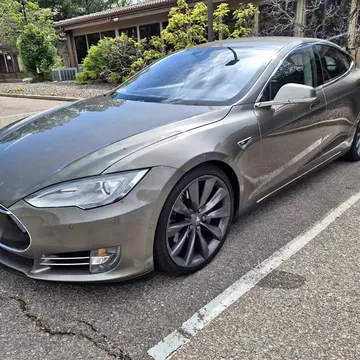 2015 Tesla Model S 90D
