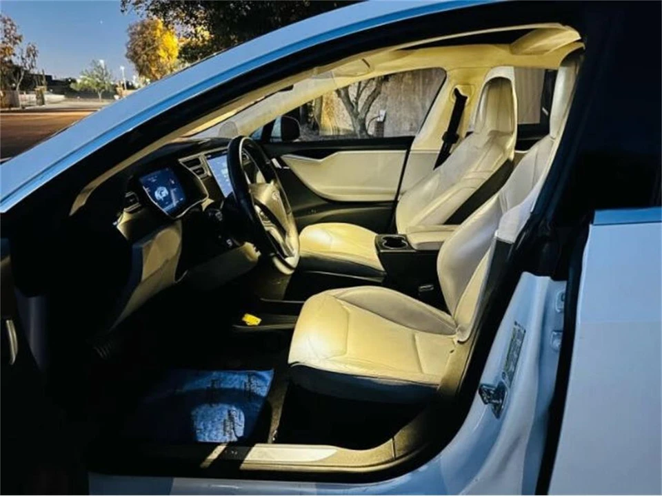 2015 Tesla Model S - Image 19 of 29