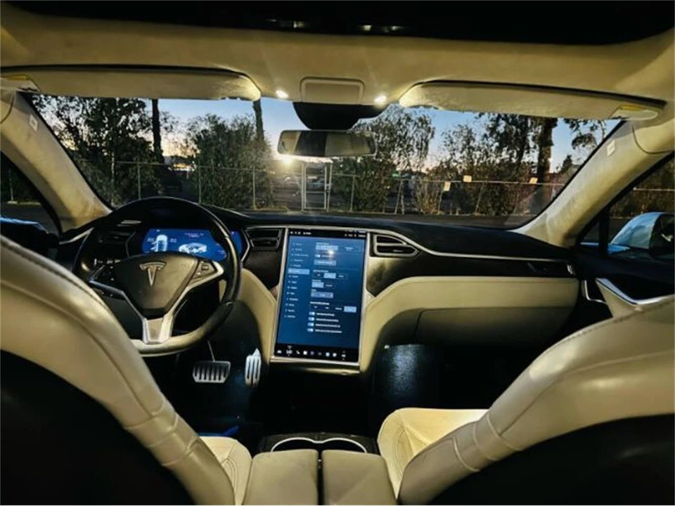 2015 Tesla Model S - Image 10 of 29