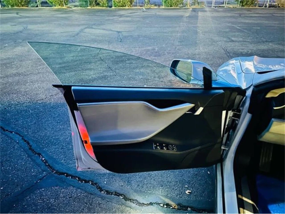 2015 Tesla Model S - Image 22 of 29
