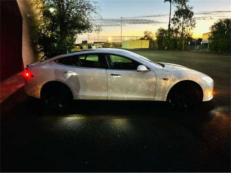 2015 Tesla Model S - Image 24 of 29