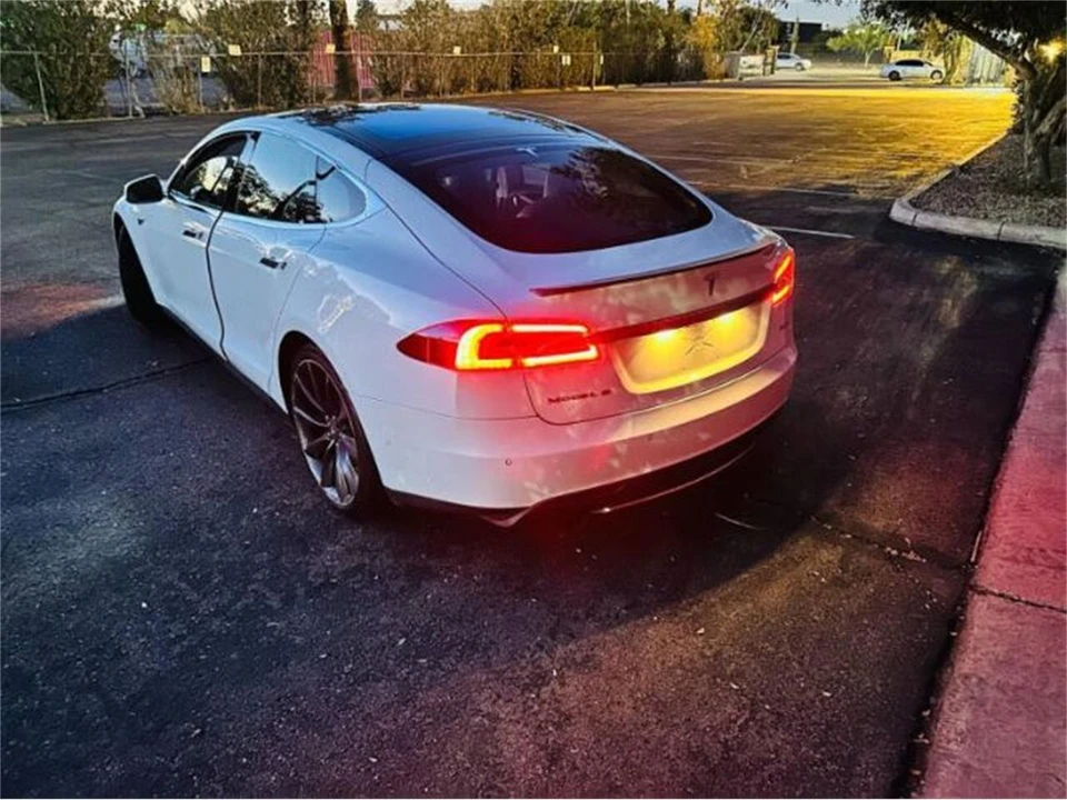 2015 Tesla Model S - Image 26 of 29