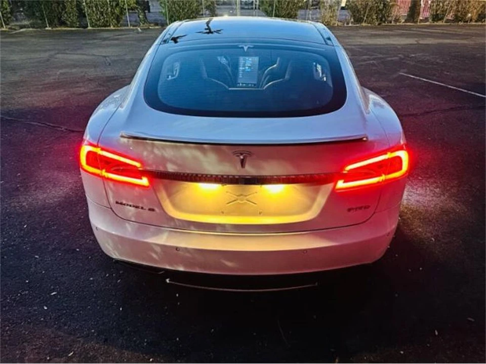 2015 Tesla Model S - Image 27 of 29
