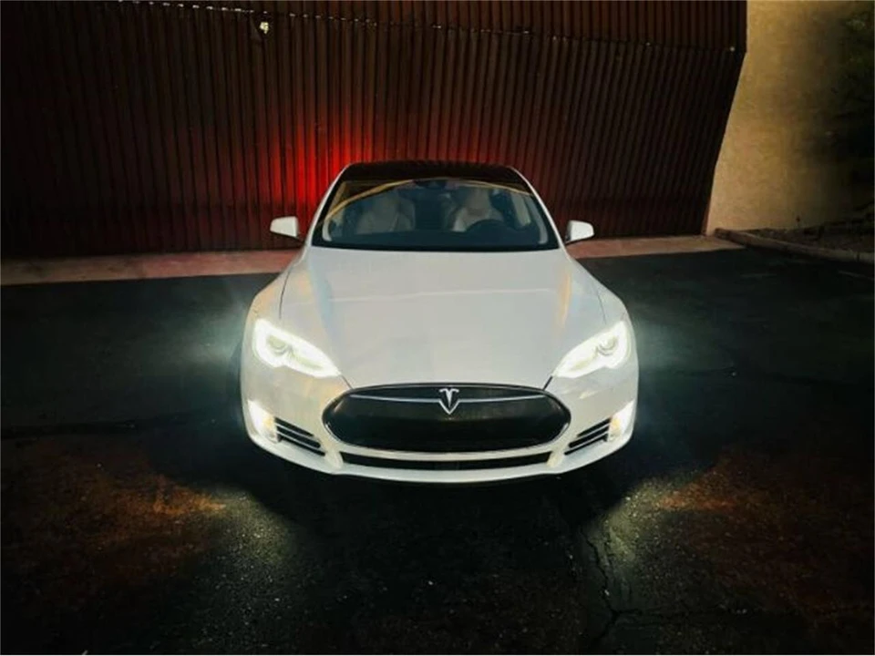 2015 Tesla Model S - Image 29 of 29