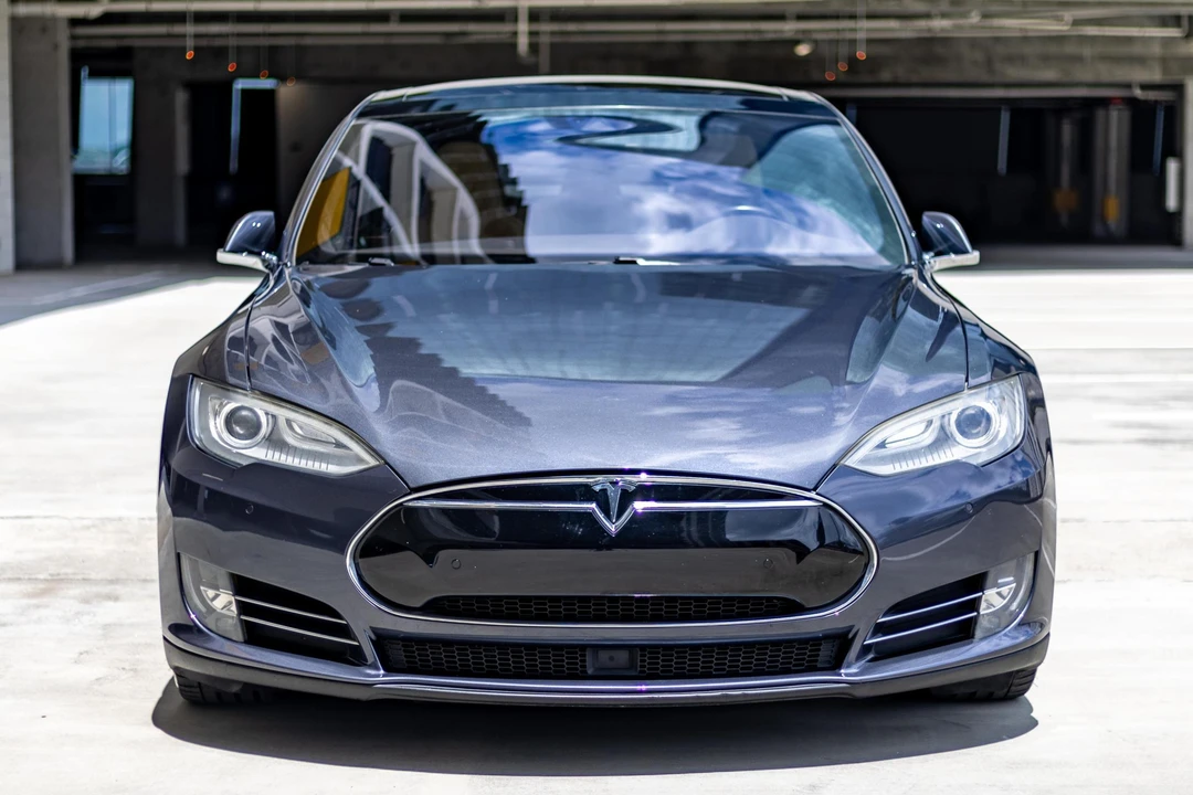 2015 Tesla Model S - Image 2 of 31