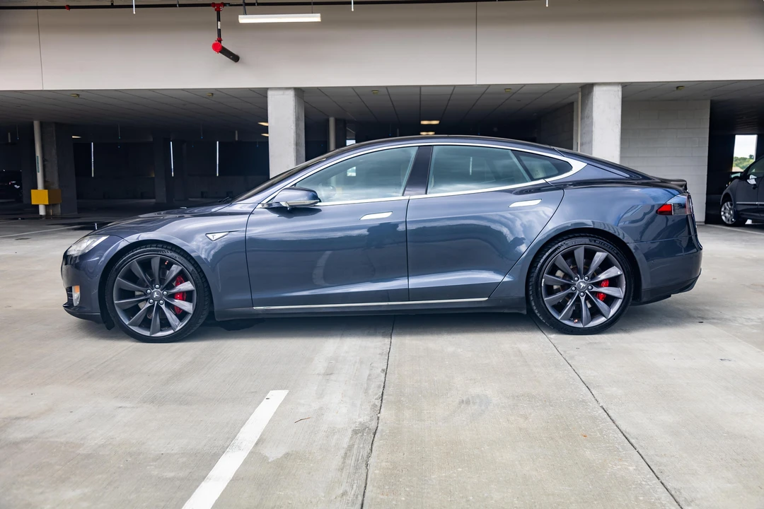 2015 Tesla Model S - Image 8 of 31