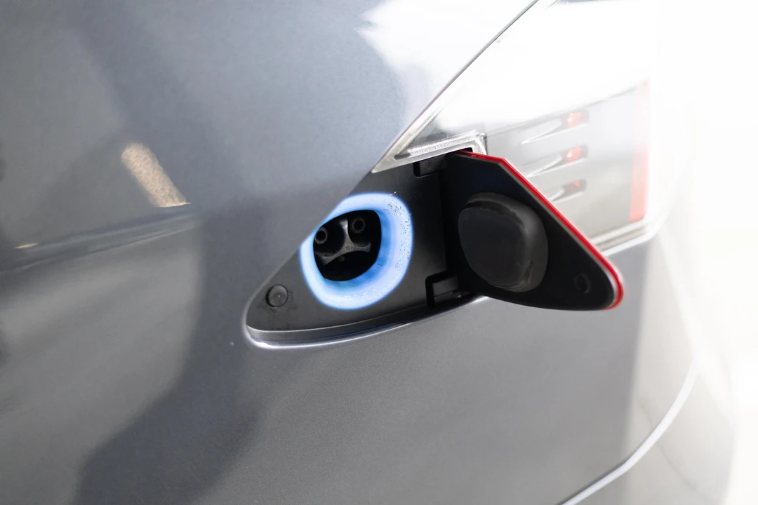 2015 Tesla Model S - Image 29 of 31