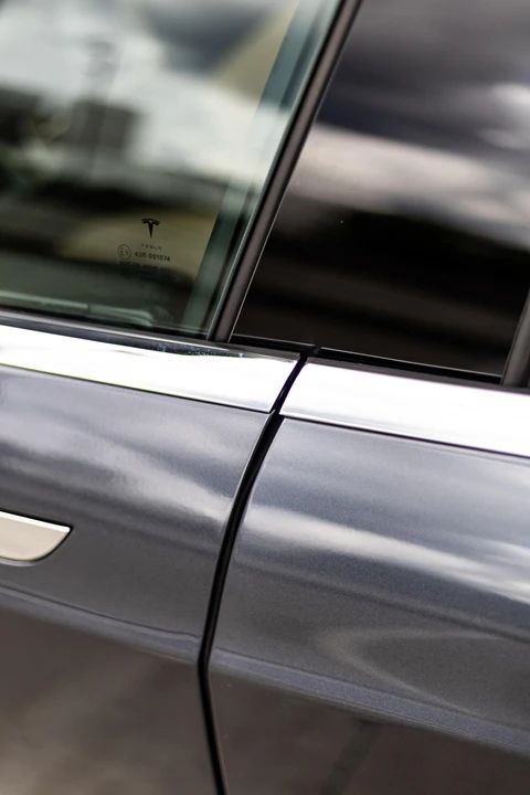 2015 Tesla Model S - Image 24 of 31
