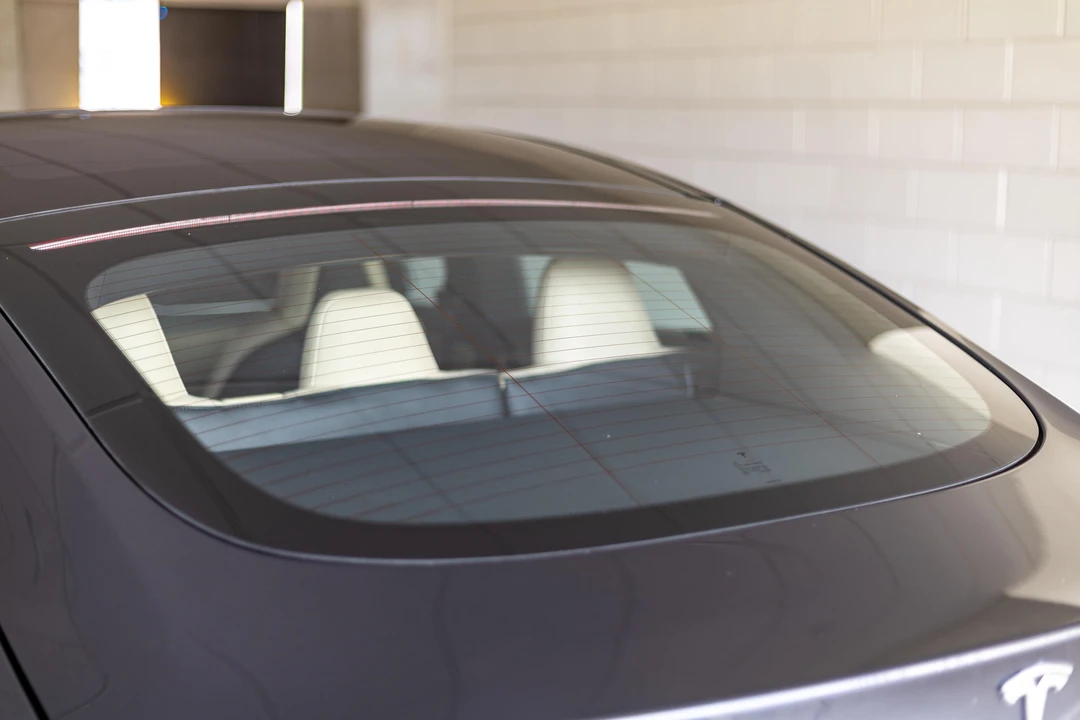 2015 Tesla Model S - Image 28 of 31
