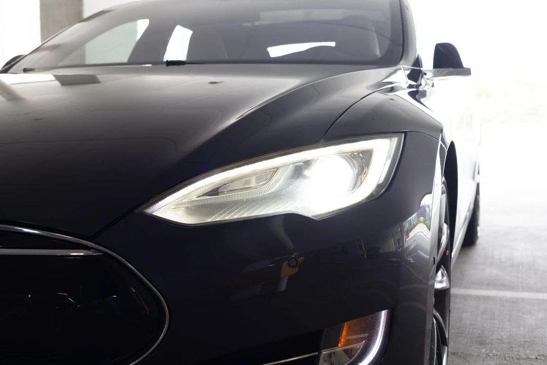 2015 Tesla Model S - Image 12 of 31