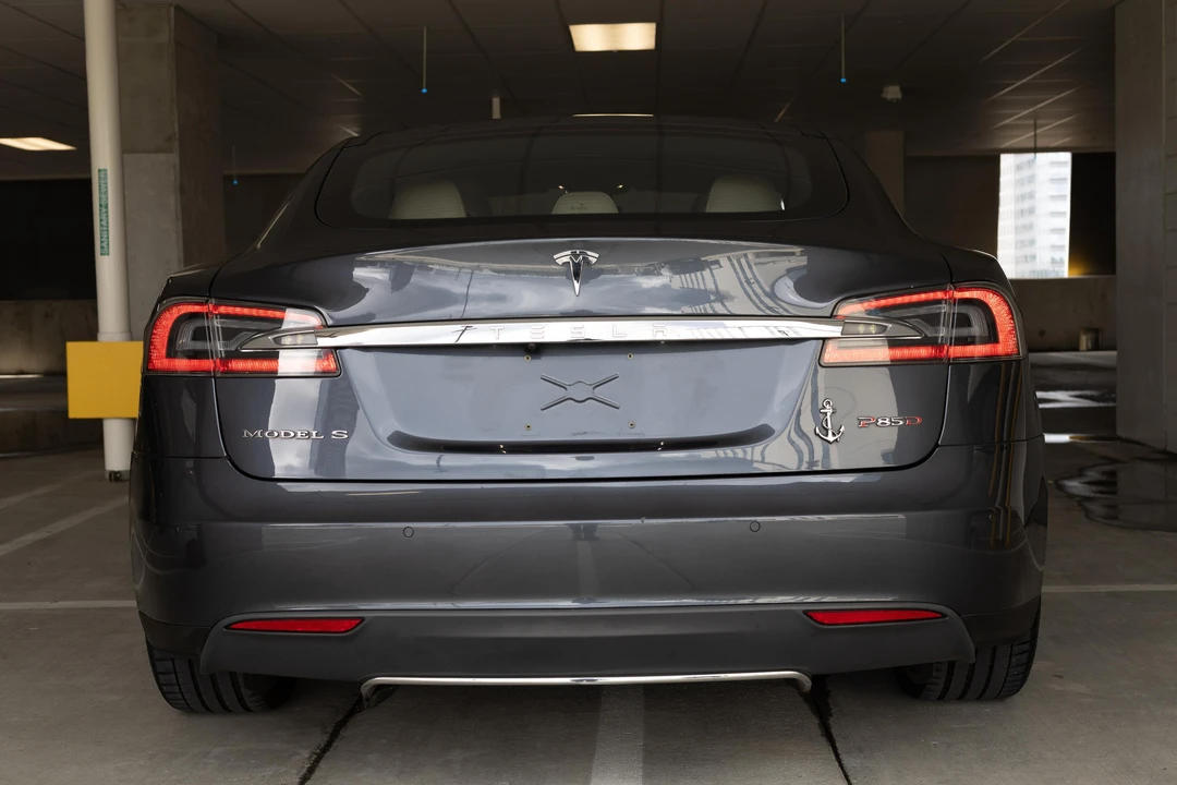2015 Tesla Model S - Image 16 of 31