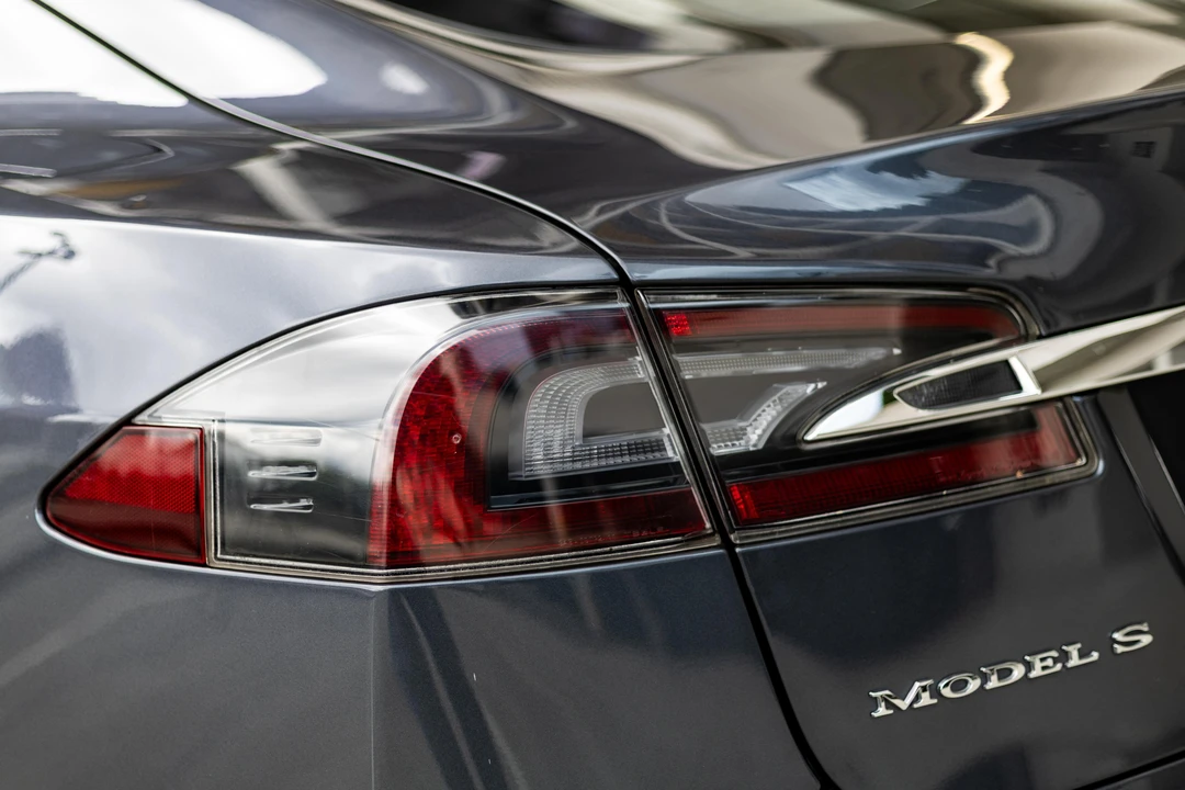 2015 Tesla Model S - Image 30 of 31