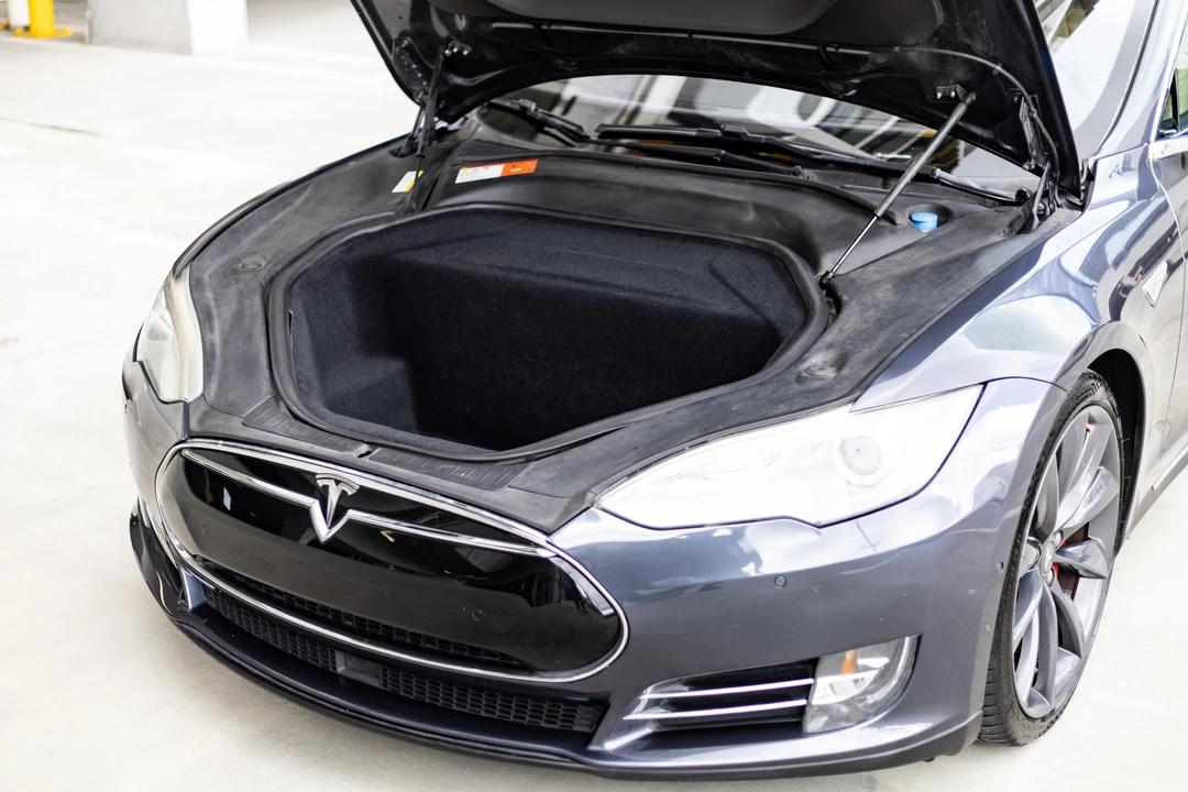 2015 Tesla Model S - Image 15 of 31