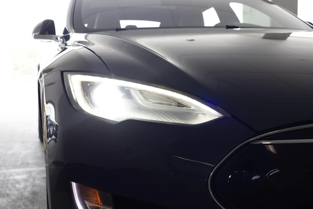 2015 Tesla Model S - Image 11 of 31