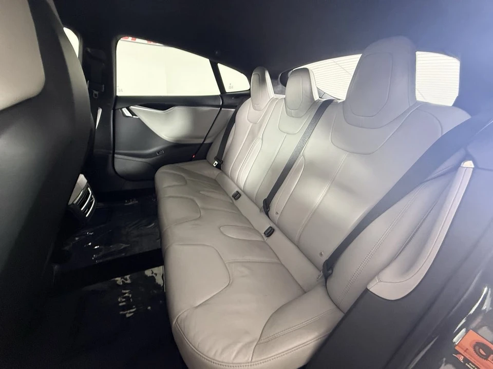 2015 Tesla Model S - Image 29 of 31