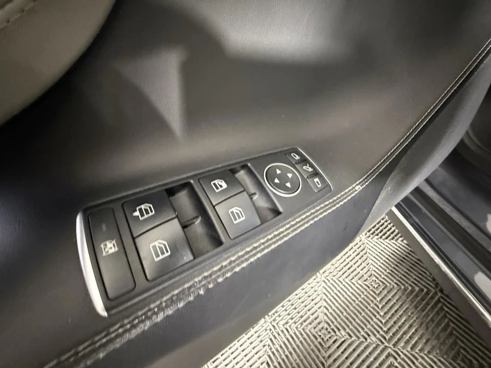 2015 Tesla Model S - Image 18 of 31