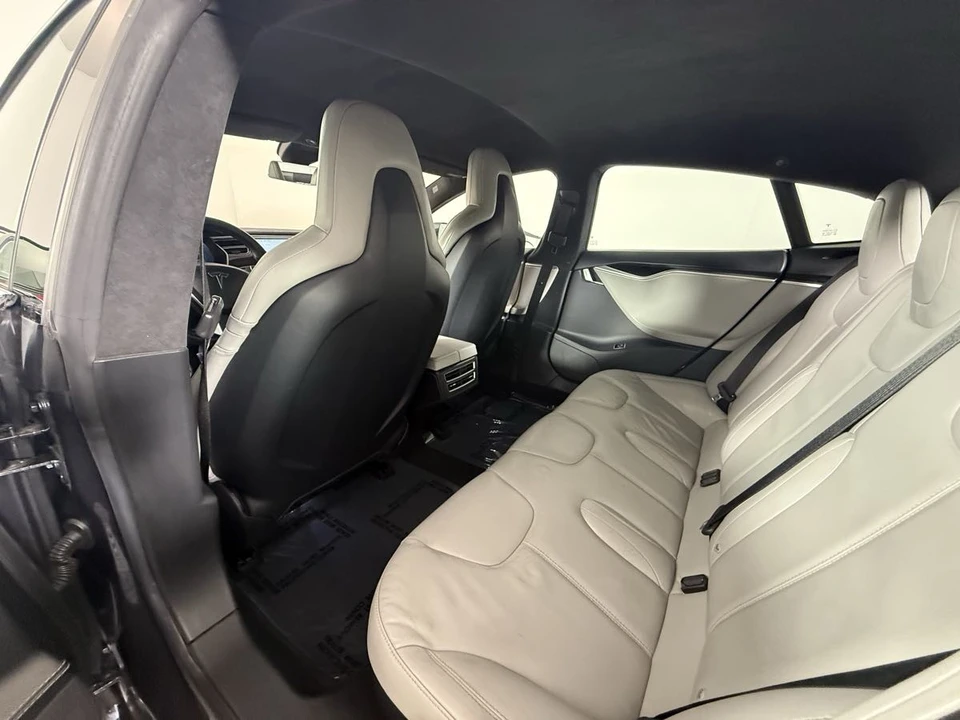2015 Tesla Model S - Image 28 of 31