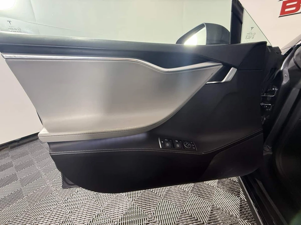 2015 Tesla Model S - Image 17 of 31