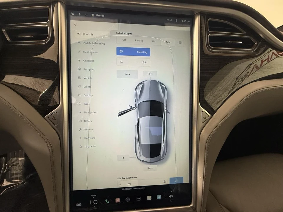 2015 Tesla Model S - Image 25 of 31