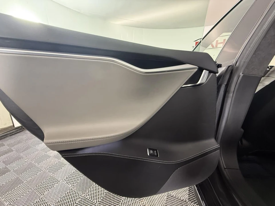 2015 Tesla Model S - Image 27 of 31