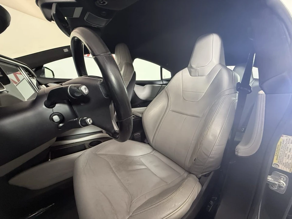 2015 Tesla Model S - Image 19 of 31